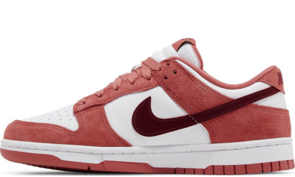 WMNS Nike Dunk Low 'Valentine's Day' (2024)